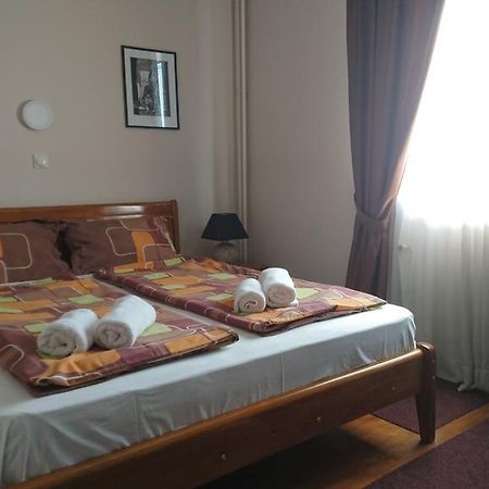 Hostel Bimbo Skopje Ngoại thất bức ảnh