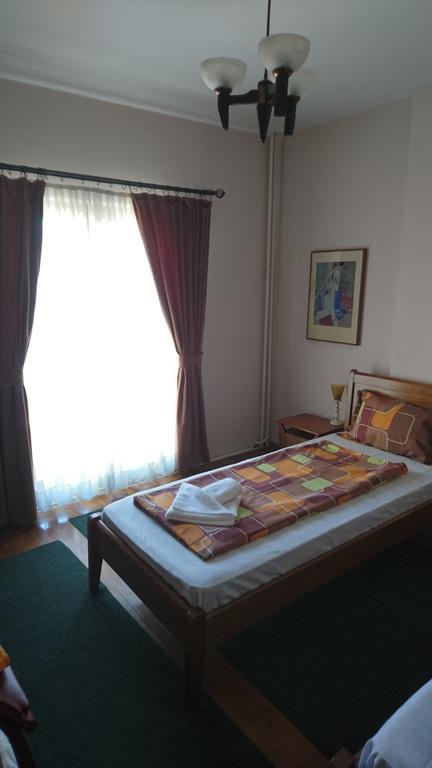 Hostel Bimbo Skopje Ngoại thất bức ảnh