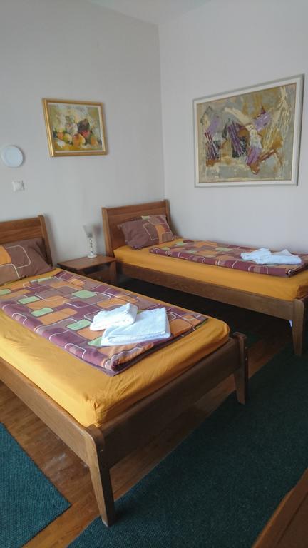 Hostel Bimbo Skopje Ngoại thất bức ảnh