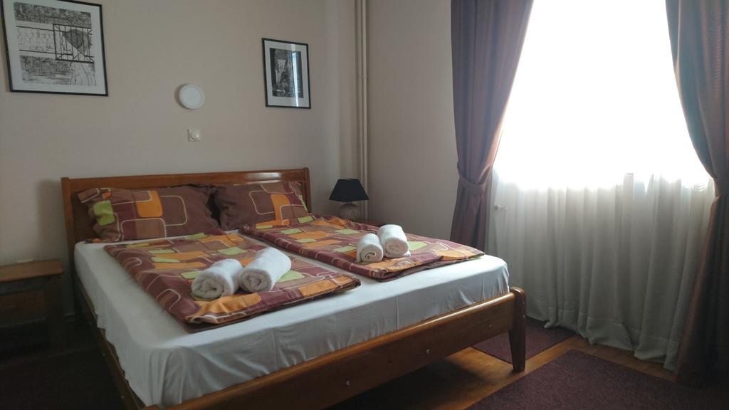 Hostel Bimbo Skopje Ngoại thất bức ảnh