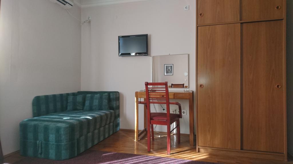 Hostel Bimbo Skopje Ngoại thất bức ảnh