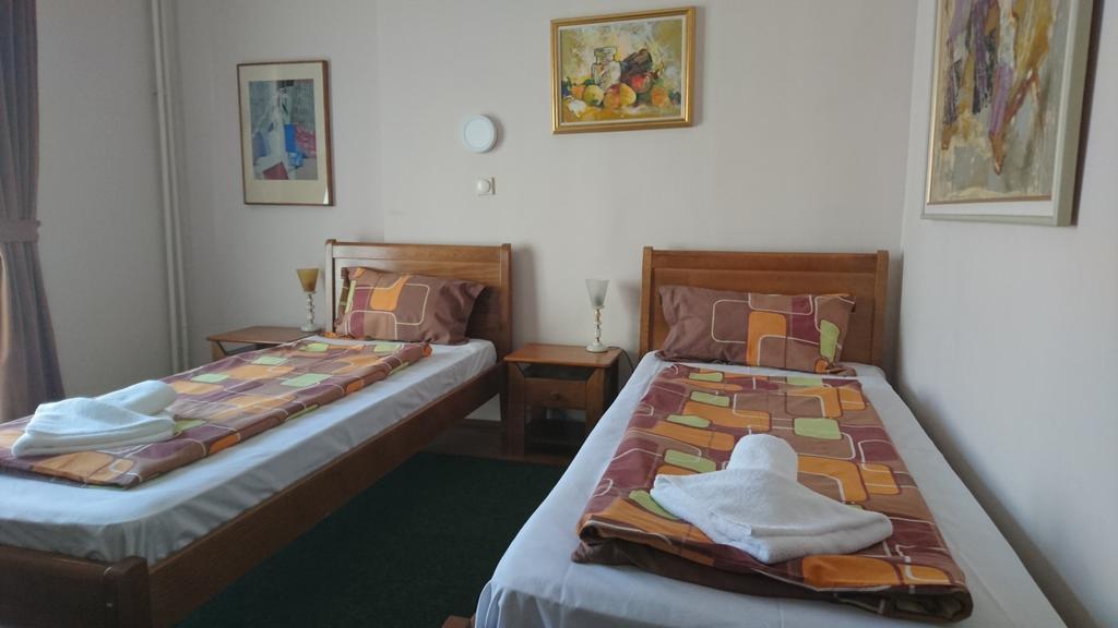 Hostel Bimbo Skopje Ngoại thất bức ảnh