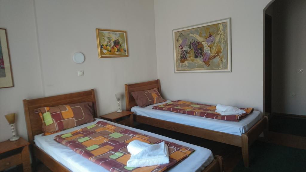 Hostel Bimbo Skopje Ngoại thất bức ảnh