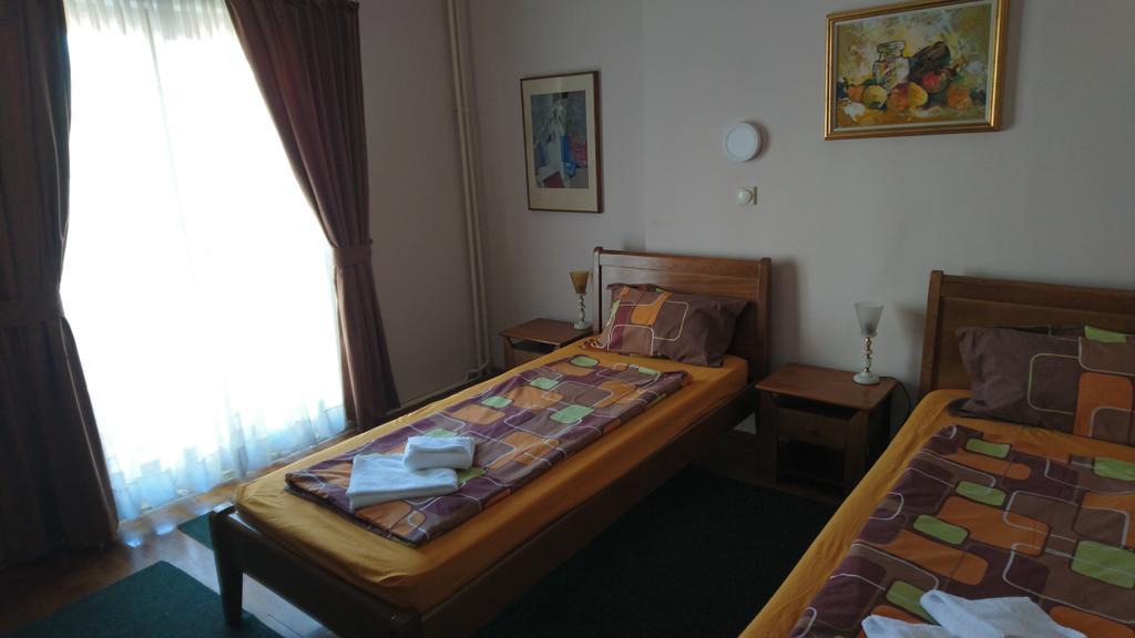 Hostel Bimbo Skopje Ngoại thất bức ảnh