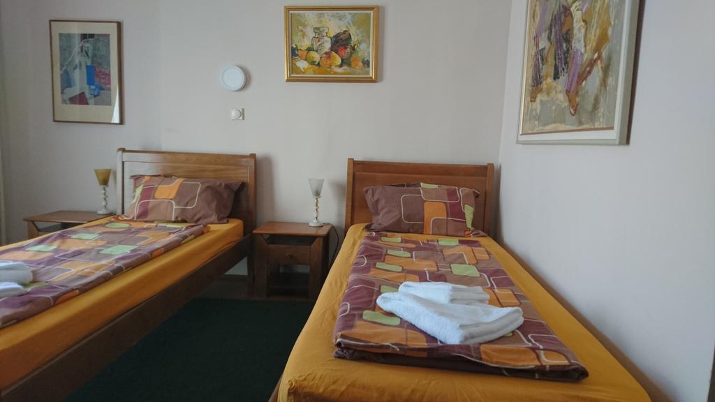 Hostel Bimbo Skopje Ngoại thất bức ảnh