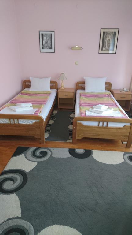 Hostel Bimbo Skopje Ngoại thất bức ảnh