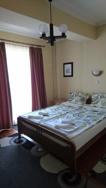 Hostel Bimbo Skopje Ngoại thất bức ảnh