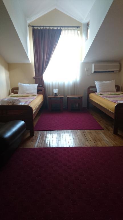 Hostel Bimbo Skopje Ngoại thất bức ảnh