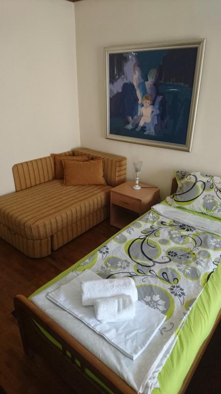 Hostel Bimbo Skopje Ngoại thất bức ảnh