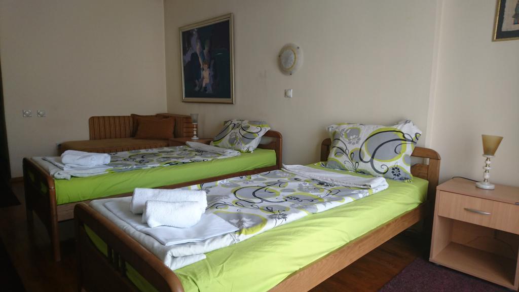 Hostel Bimbo Skopje Ngoại thất bức ảnh