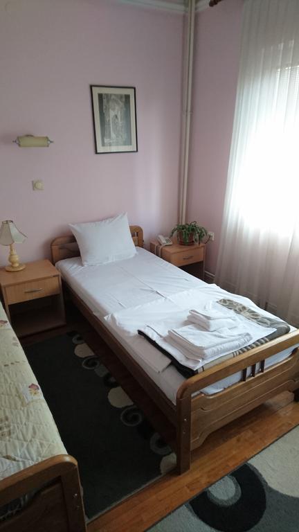 Hostel Bimbo Skopje Ngoại thất bức ảnh