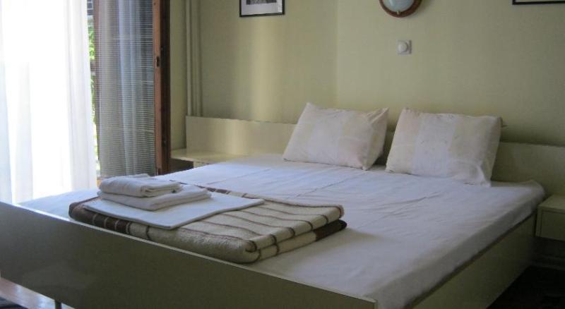 Hostel Bimbo Skopje Ngoại thất bức ảnh